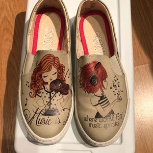 NEW Size 6 (36) GOBY MUSIC IS..